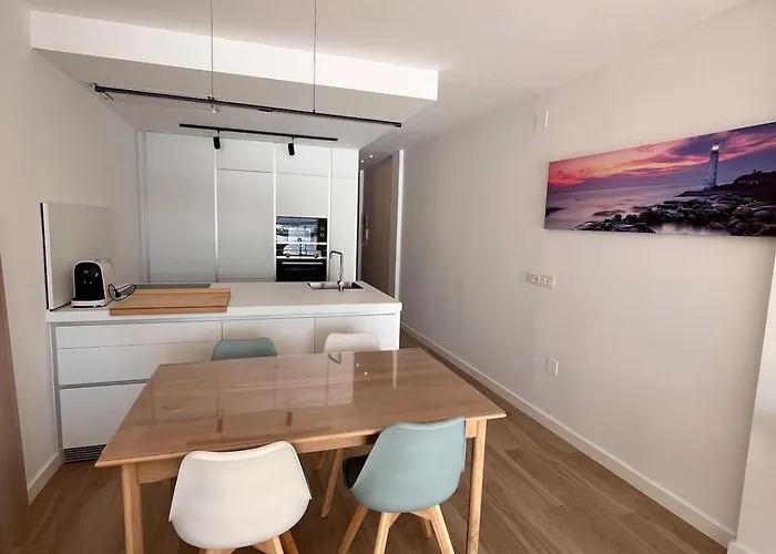 New On Playa Silgar, 2 Bedrooms, 2 Bathrooms, Garage Apartmán